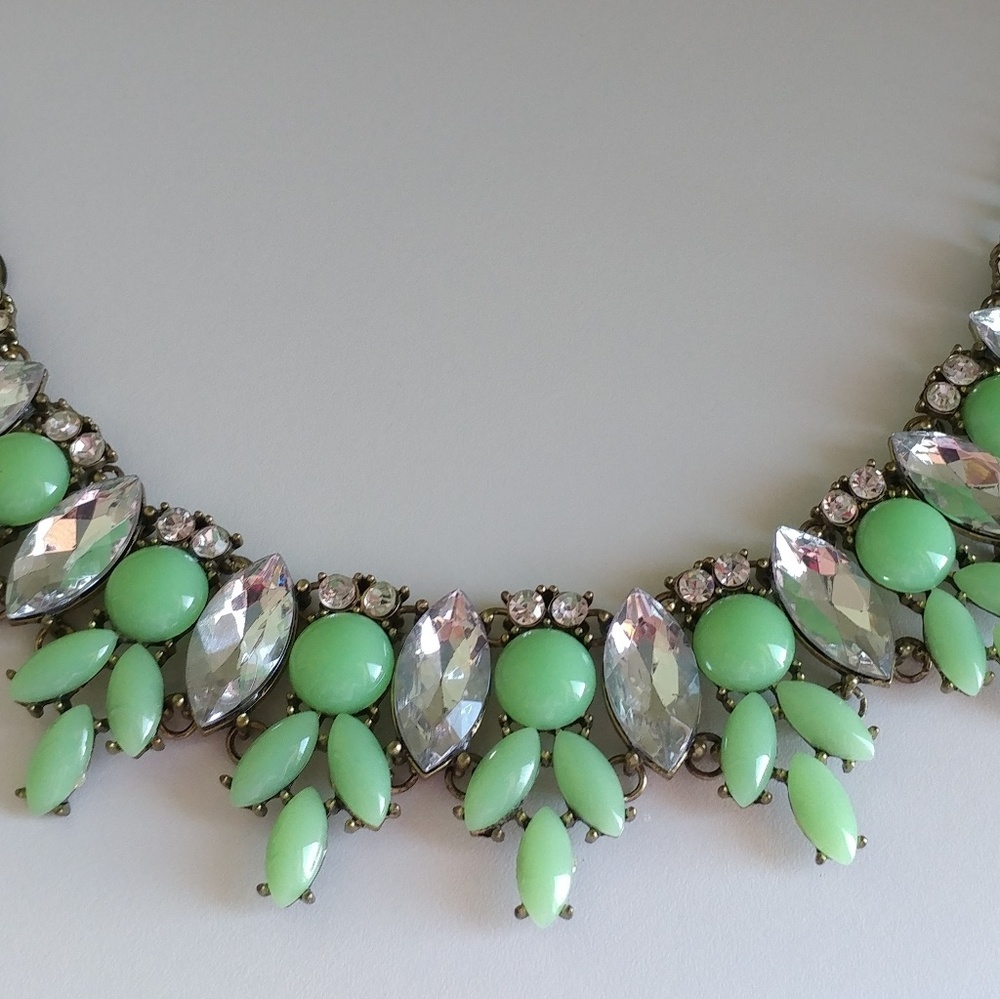 🆕 Statement Necklace - Picture 2 of 2